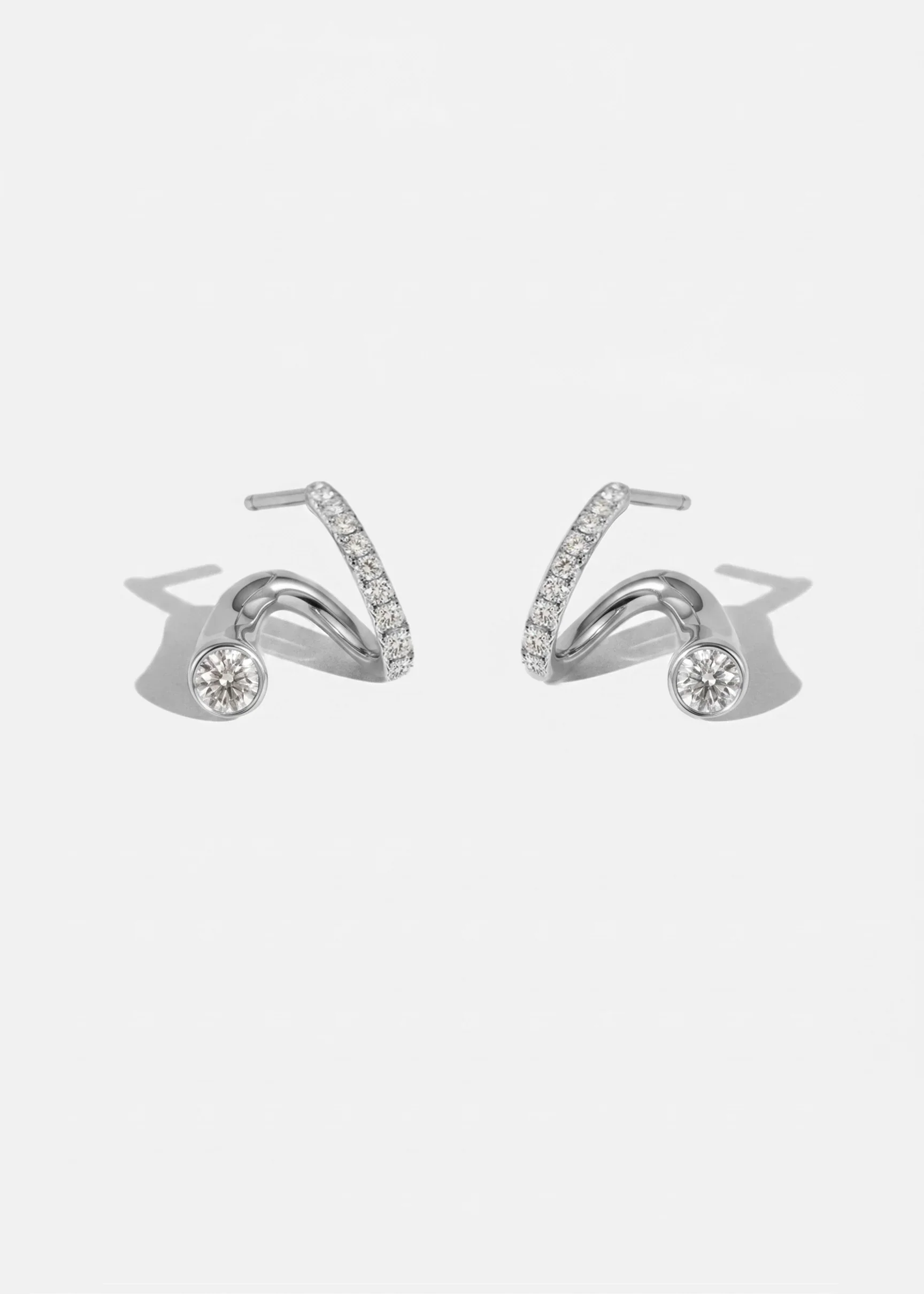 0.21 TCW Round Lab Grown Diamond Curved Earring preview angle 1