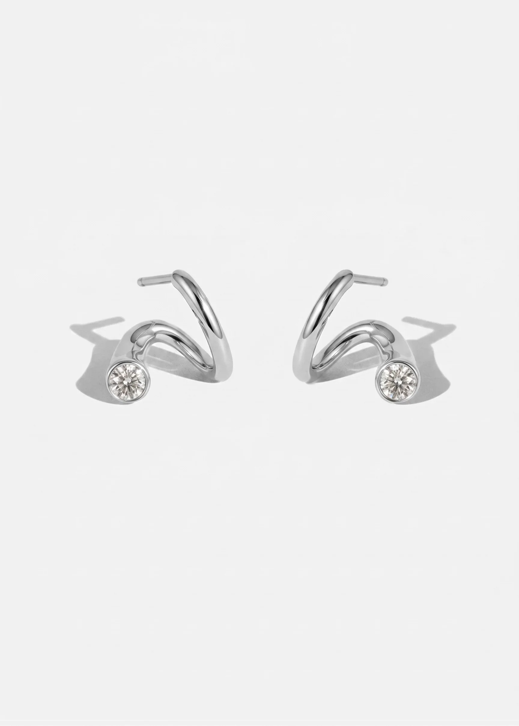 0.36 TCW Round Lab Grown Diamond Curved Earring preview angle 2