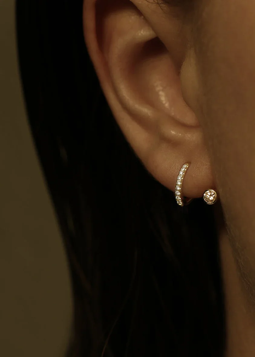 0.21 TCW Round Lab Grown Diamond Curved Earring preview angle 2