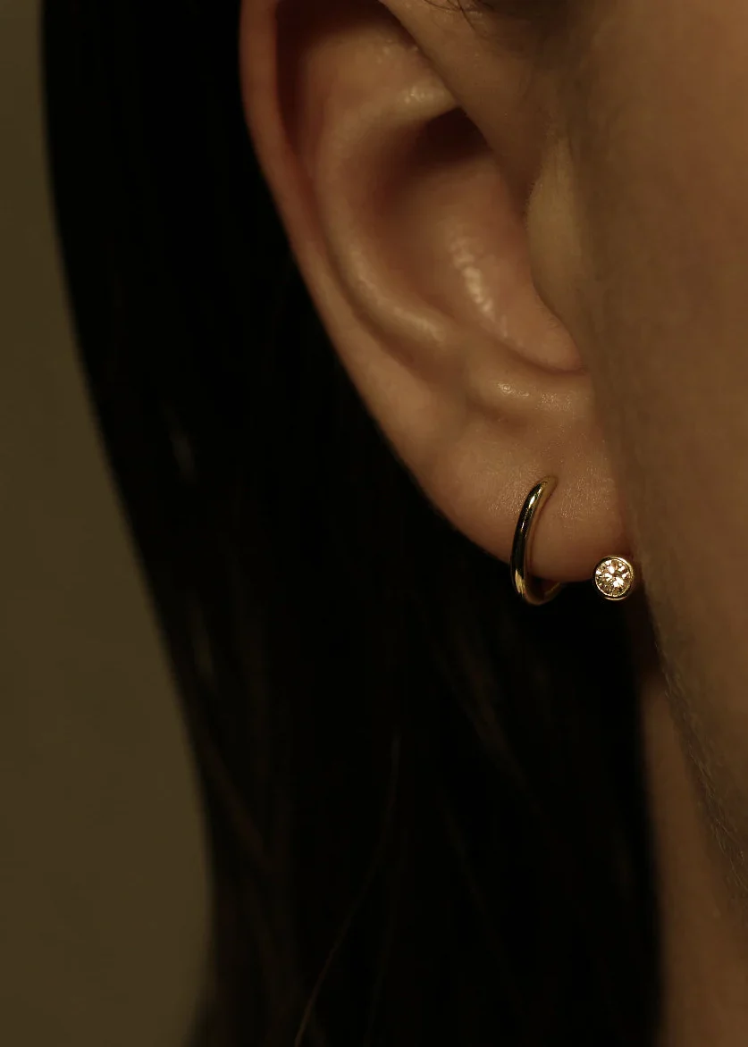 0.36 TCW Round Lab Grown Diamond Curved Earring preview angle 4